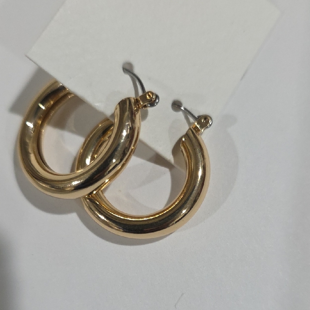 Elegant Gold Hoop Earrings – Timeless Polished Classic Women Jewelry - 1-inch - Picture 4 of 9
